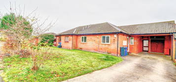 Bungalow to rent in Dane Close, Amersham, Buckinghamshire HP7