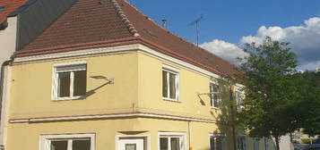 Zweieinheitenhaus: Wohnen & Arbeiten - ideal für Familie, WG oder Büro