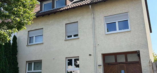 Geräumiges, vollst. renoviertes 8-Raum-Mehrfamilienhaus mit geh. Innenausstattung