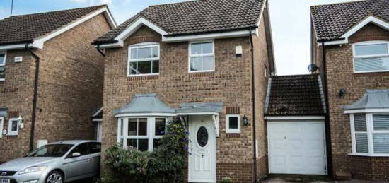 Link-detached house to rent in Woodley, Reading RG5