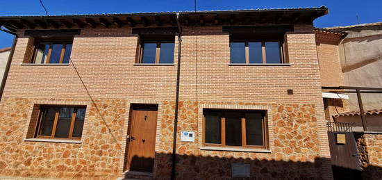 Chalet adosado en venta en calle Bajera, 11