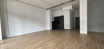 Barrierefreies Loft im Tabakquartier Bremen mit extra hohen Decken...Parkett, Balkon und EBK