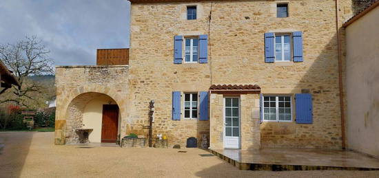 Ancienne ferme en pierre rénovée