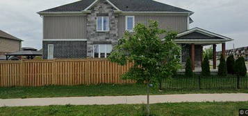 179 Templewood Dr, Kitchener, ON N2R 0H5
