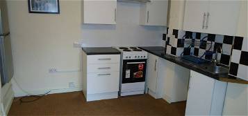 Flat to rent in Oakley Grove, Beeston LS11