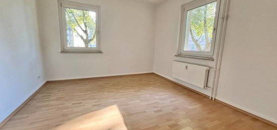 Freundliche 3-Zimmer-EG-Wohnung mit Tageslichtbad!