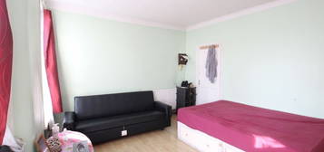 Flat to rent in Sheridan Road, Manor Park, Eastham E12, E7, E6, E13, E11, E10, In,