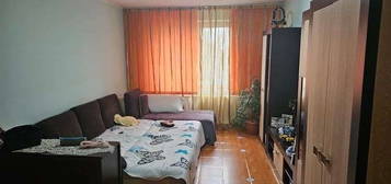 Vând apartament 3 camere