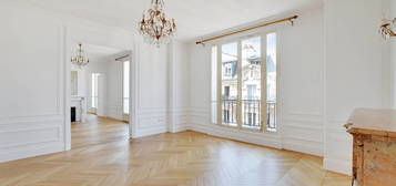 Location 118 m2 - 3 800 EUR CC - Paris 15