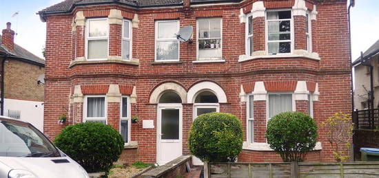 Flat to rent in Town Cross Avenue, Bognor Regis PO21