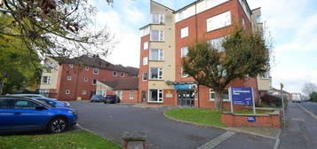 Flat for sale in Northampton Avenue, Slough, Berkshire SL1