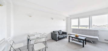 Flat to rent in Seven Sisters Road, Finsbury Park, London N4