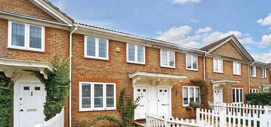 Terraced house to rent in Rosslyn Park, Weybridge, Surrey KT13