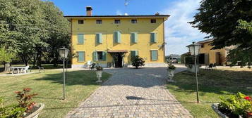 Villa bifamiliare 675 m², Baggiovara, Modena