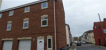 Town house to rent in Sultan Place, St Peters Road, Great Yarmouth NR30
