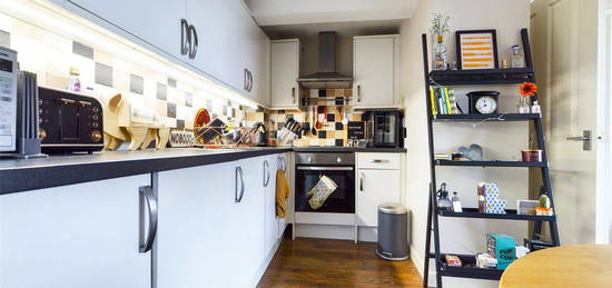 Maisonette to rent in Wolverstone Drive, Brighton BN1