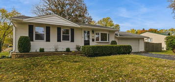 1005 Larkdale Row, Wauconda, IL 60084