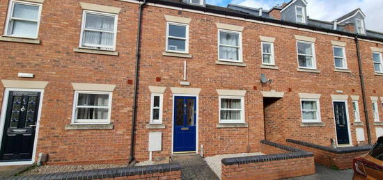 6 bedroom terraced house