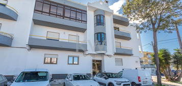 Arrendamento de Apartamento T2  na rua Bartolomeu Constantino, 2