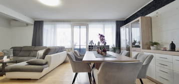 Investment - Helle und freundliche Vier-Zimmer-Wohnung mit Südwest-Loggia und Fernblick sowie Tiefgaragenplatz