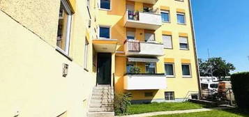 Modernisierte 3-Raum-Wohnung mit Balkon und Einbauküche in Augsburg