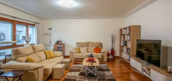 Apartamento T4 à Venda em Venteira, Amadora - Ótima Localização e E...