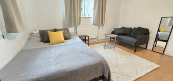 Room to rent in Fitzroy House, London E14