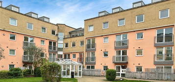 Flat to rent in Wooldridge Close, Bedfont, Middlesex TW14