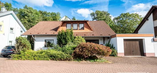 RUHEPOL - freistehendes Einfamilienhaus mit Garage und Traumgarten im Altseiterstal!