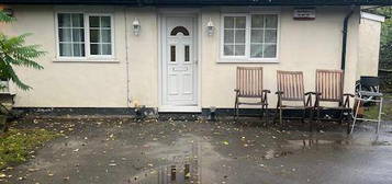 2 bedroom detached bungalow to rent