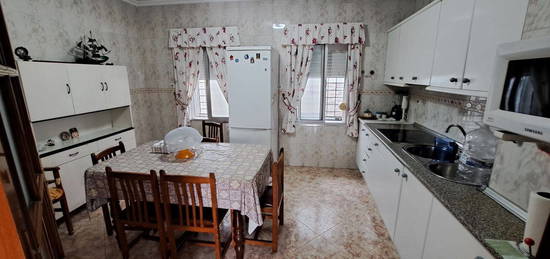 Chalet adosado en venta en calle Codorniz