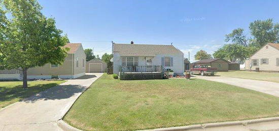 732 E  Oakdale Ave, Russell, KS 67665