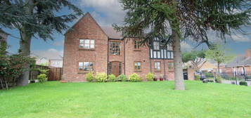 5 bedroom detached house