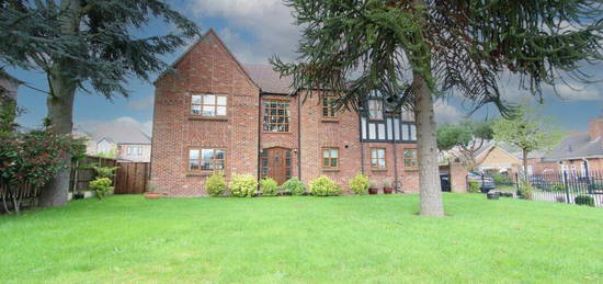 5 bedroom detached house