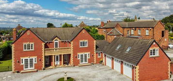 6 bed detached house to rent