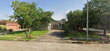 6335 Portal Dr, Houston, TX 77096