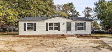 54 Tryon Ct W, Spring Lake, NC 28390