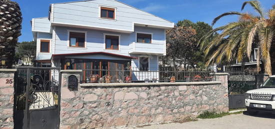 AYVALIK ÇAMLIK'TA GENİŞ KONAK