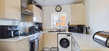 Flat to rent in Richmond Lane, Kingswood HU7