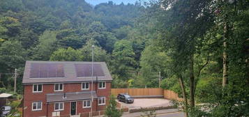 3 bedroom semi-detached house