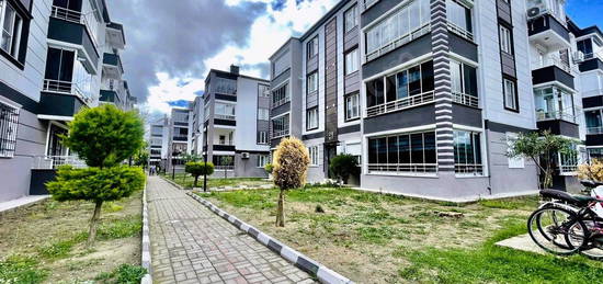 ALÇINAR EMLAKTAN ARAKAT ÖNCEPHE GENİŞ BALKONLU 3+1 DAİRE