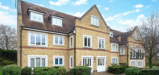 Flat to rent in Priory Court, Apton Road, Bishop's Stortford, Hertfordshire CM23