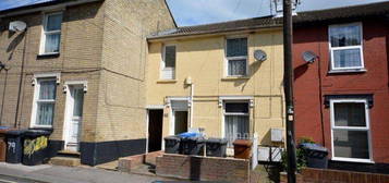 Flat to rent in Burrell Road, Ipswich IP2