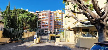 Arrendamento de Apartamento T4  na rua Dom José de Avilez