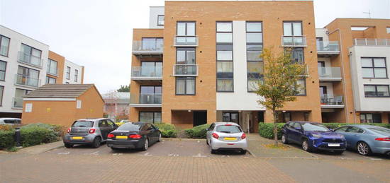 Flat to rent in Pym Court, Cromwell Road, Cambridge CB1