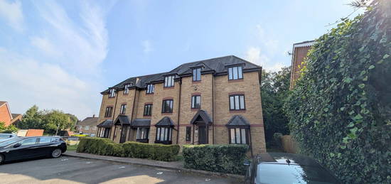 Flat to rent in Lymington Court, Leveret Close, Watford WD25