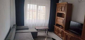 Inchiriez apartament