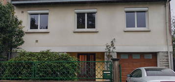 Maison de 3 chambres avec jardin et garage