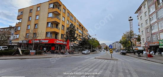 IŞIKLAR MH. YEĞENOĞLU CADDESİNDE KÖŞEDE ASANSÖRLÜ KİRALIK DAİRE