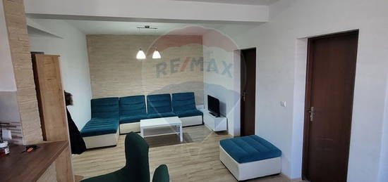 Apartament de inchiriat cu 3 camere si curte zona Turnisor